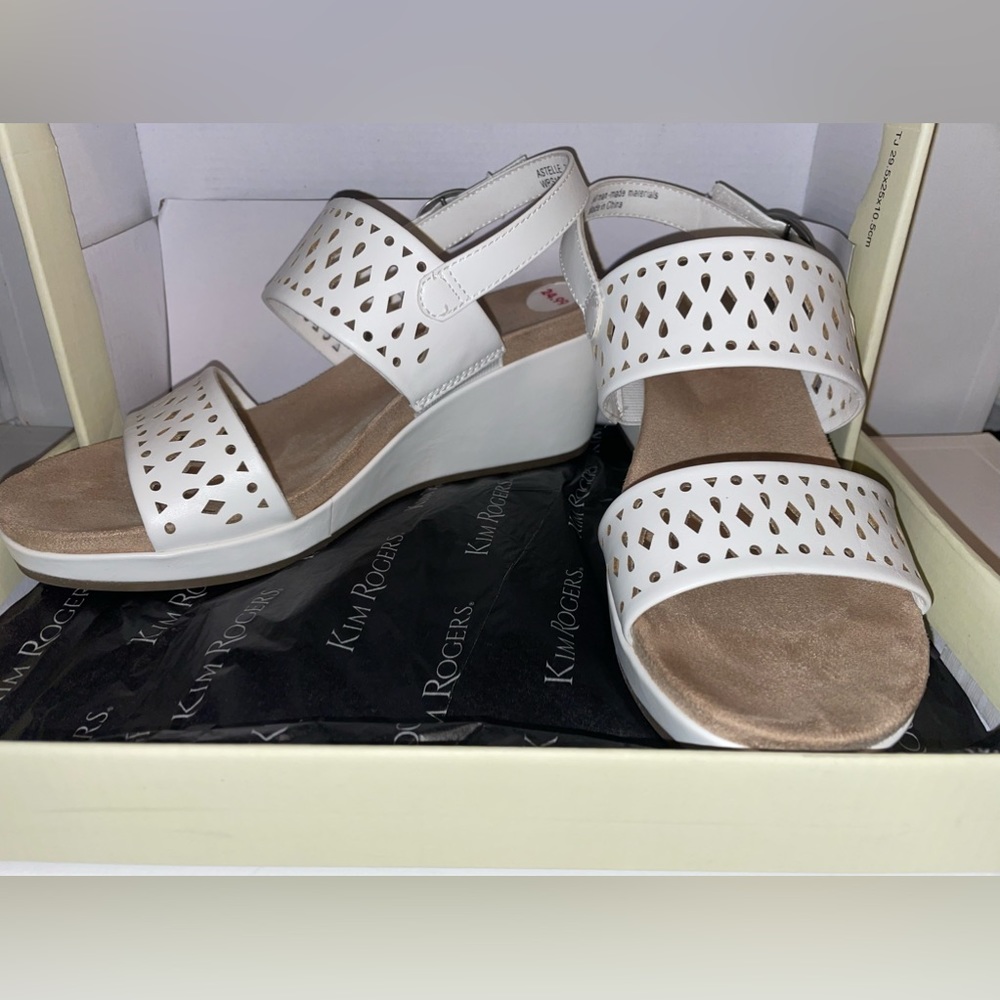 Kim Rogers White 7.5M Wedges, tan suede insole